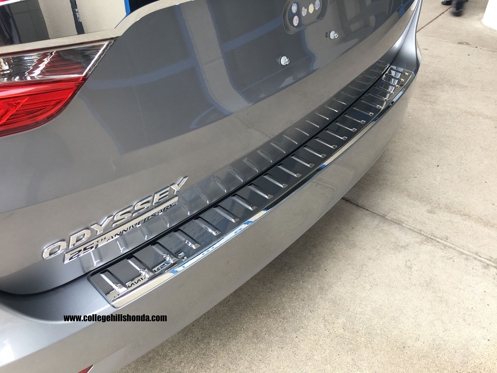 20182024 Honda Odyssey Rear Chrome Bumper Protector 08P01THR100